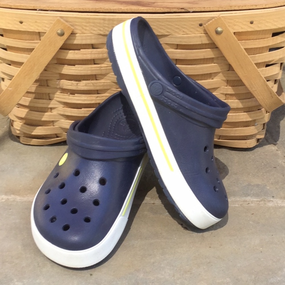 Navy Retro Crocs Sz 8 women/6 men